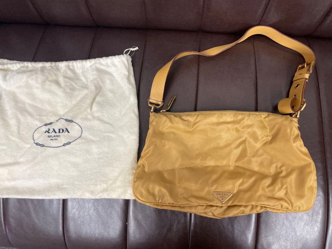 美品　プラダ PRADA ワンショルダー 三角ロゴ ナイロン ベージュ系 PRADA プラダ ワンショルダー ナイロン 三角ロゴ - メルカリ