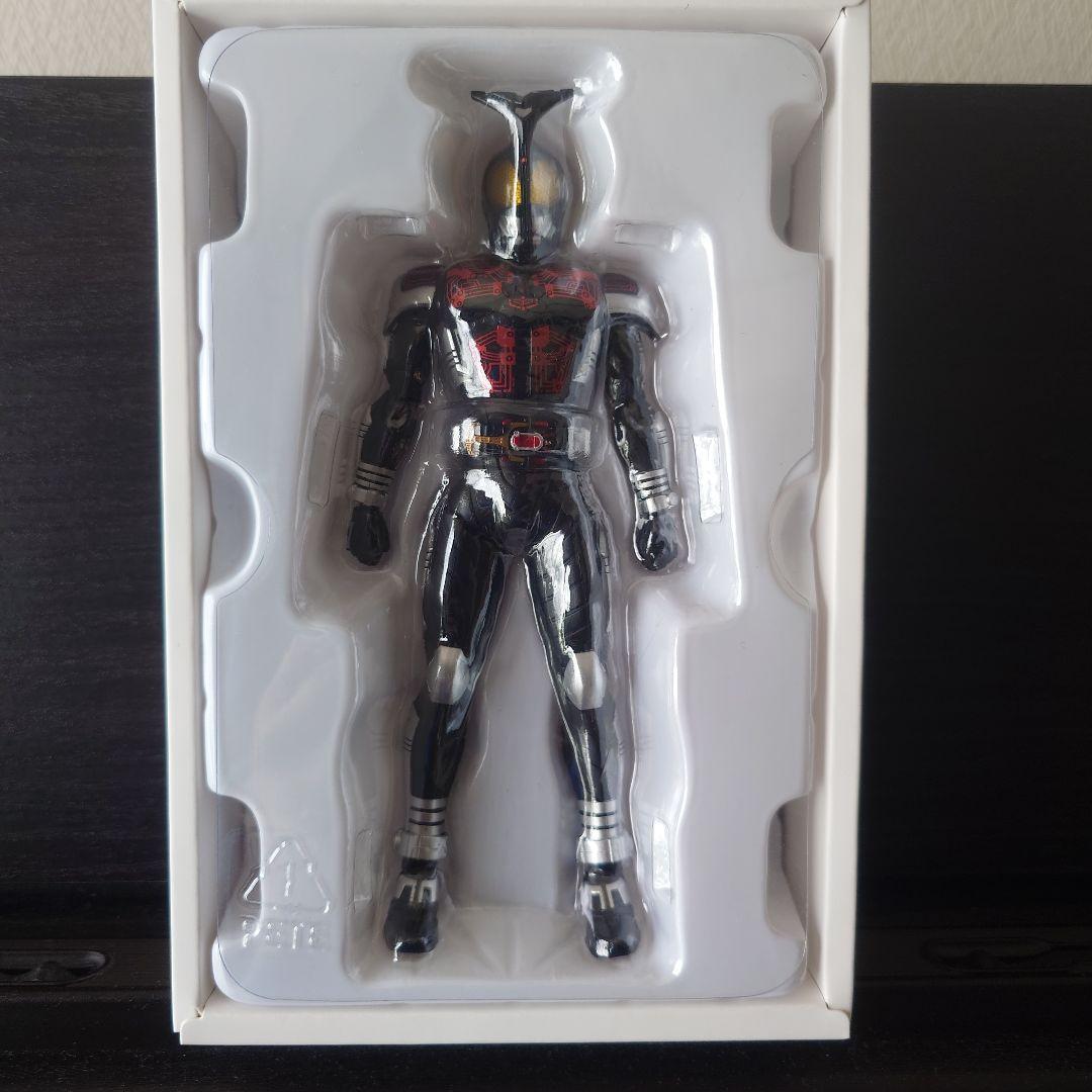 S.H.Figuarts 真骨彫 仮面ライダーダークカブト