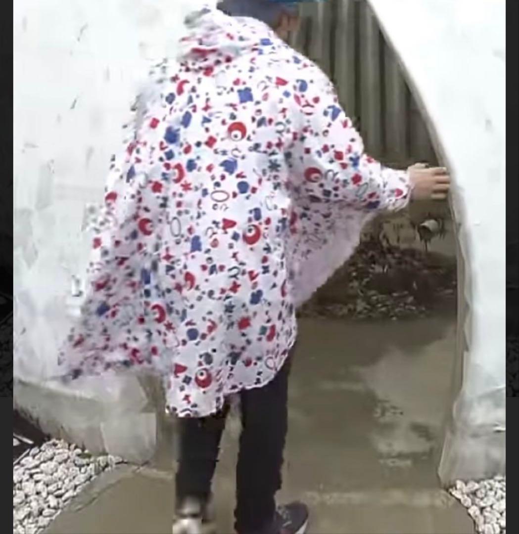 SALE1点のみ新品ミャクミャクレインコート　サイズフリー ミャクミャク2WAY レインコート - メルカリ