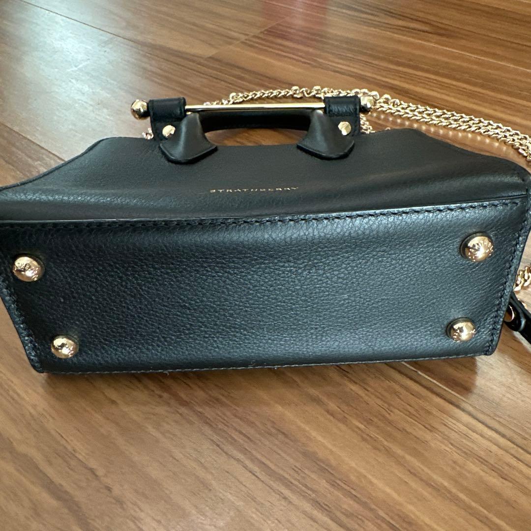 ストラスベリー チェーンショルダーバッグ レザー ブラックSTRATHBERRY