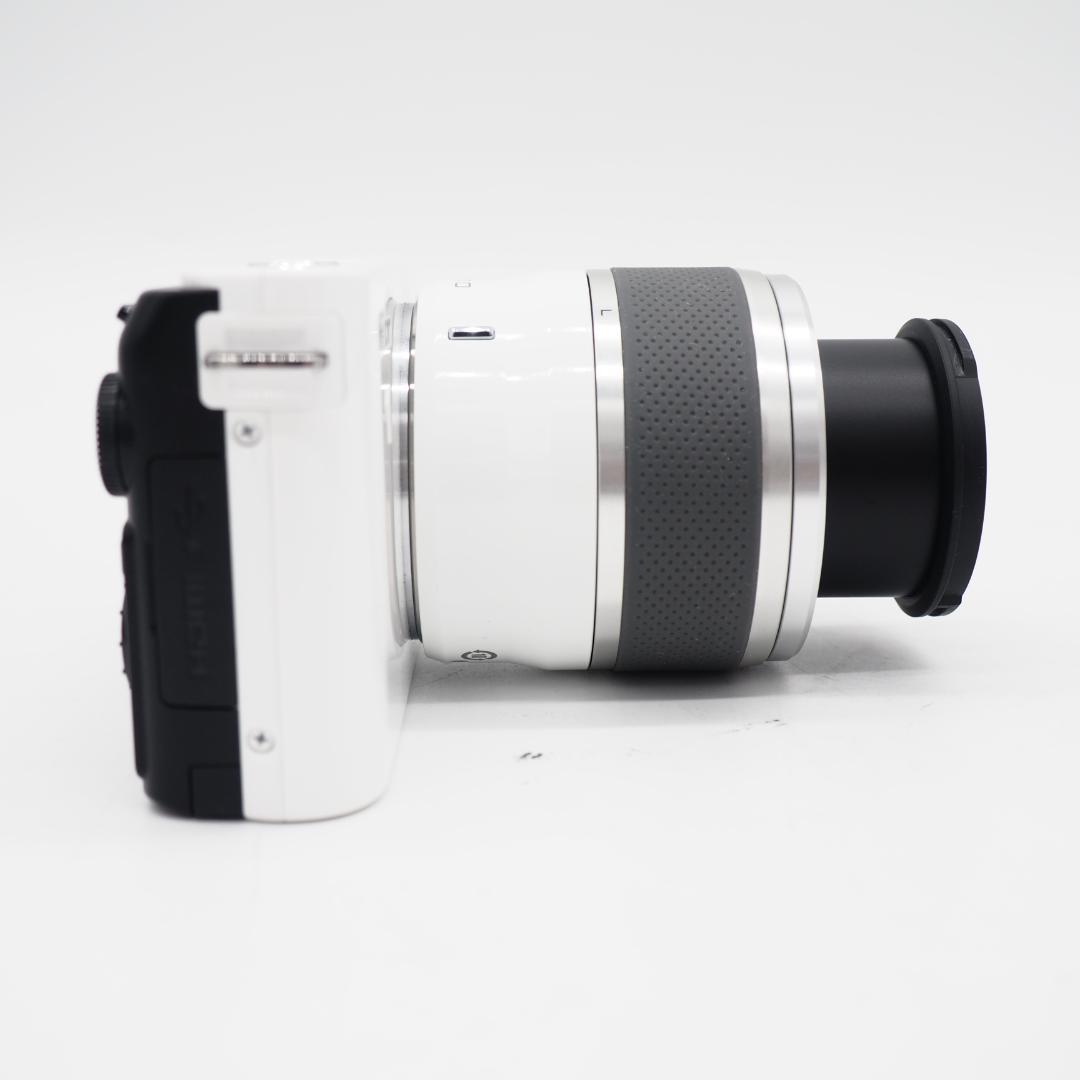 Nikon ミラーレス一眼 Nikon 1 J1 ミラーレス一眼 ホワイト - メルカリ