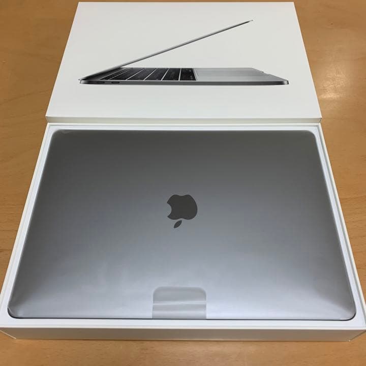 MacBook本体 MacBook pro / 2.0GHz / 16GB / 256GB