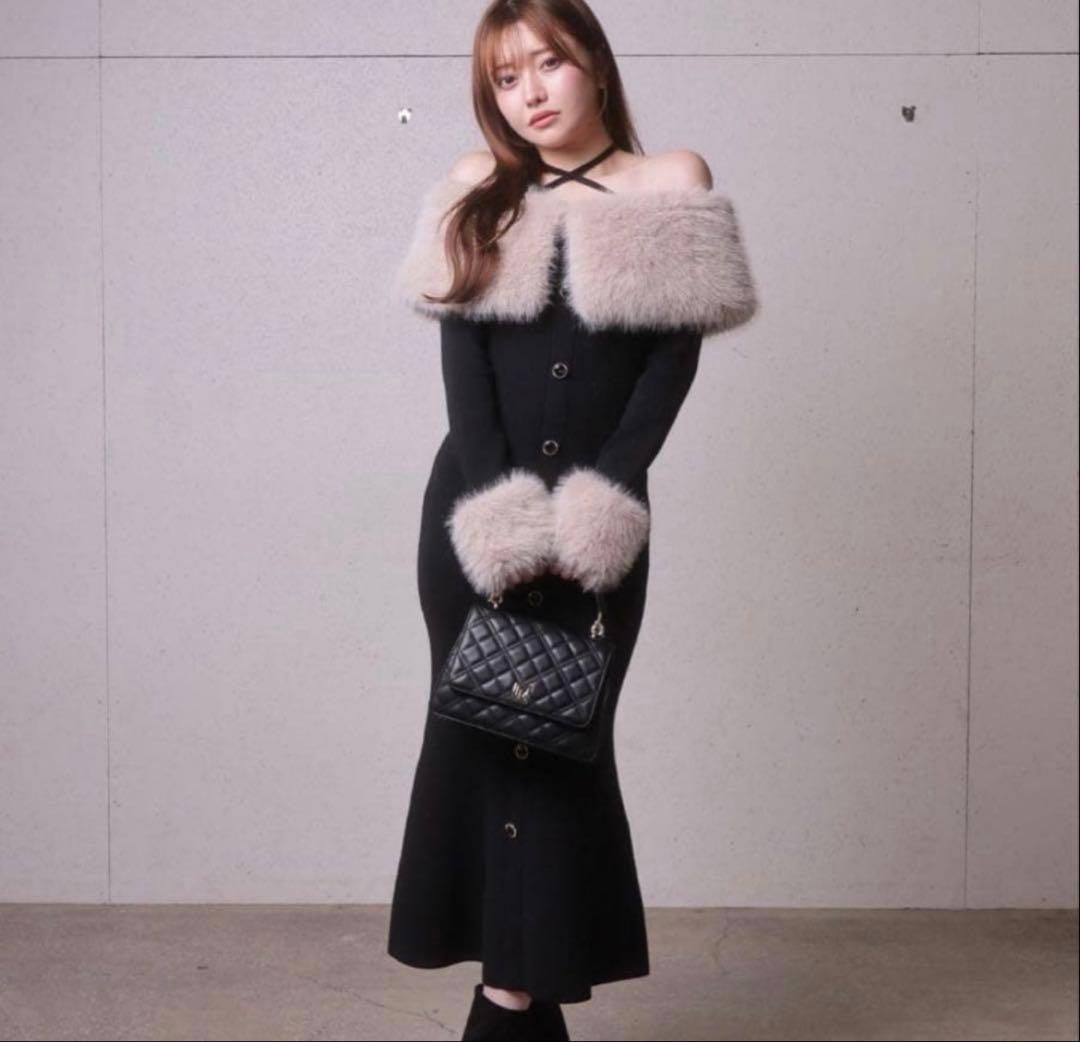 LIP SERVICE ファーオフショルボタンニットワンピース ブラック - メルカリ