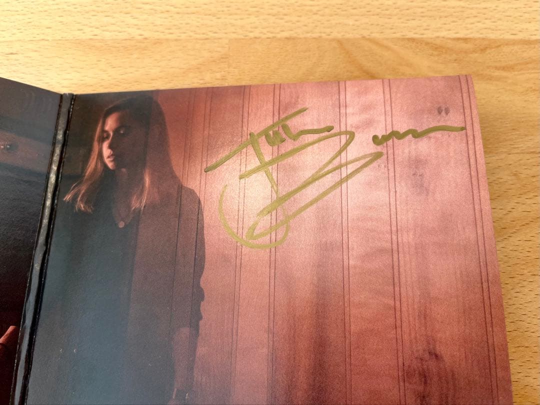 ジュリアン・ベイカー turn out the lights CD 直筆サイン ジュリアン