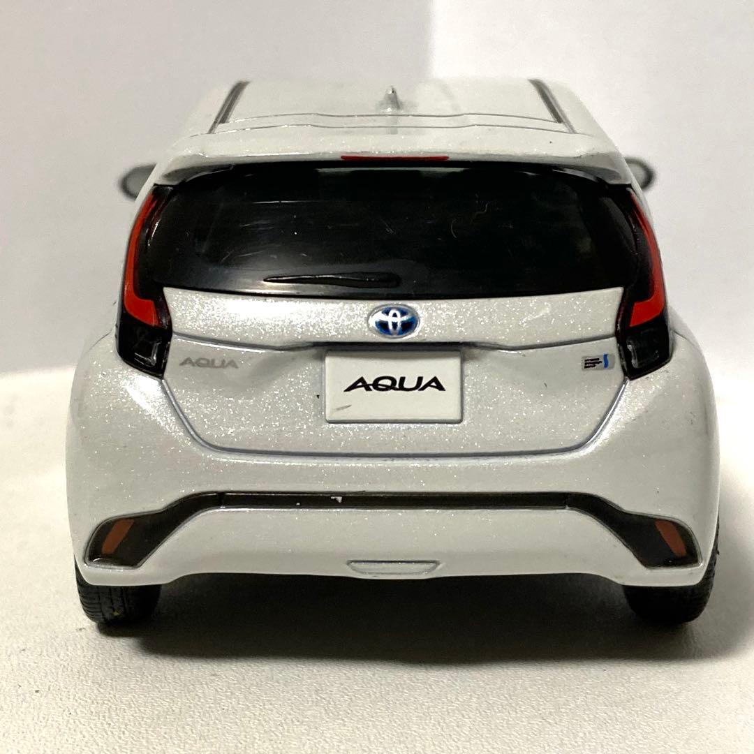 トヨタ 新型アクア AQUA カラーサンプル 1/30ミニカー プラチナ