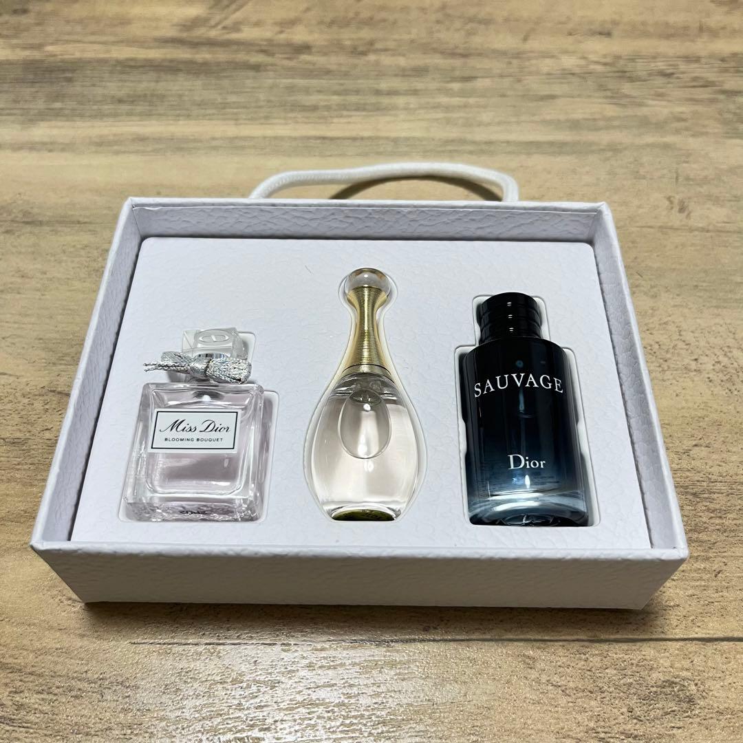 ディオール フレグランス ディスカバリー キット - メルカリ