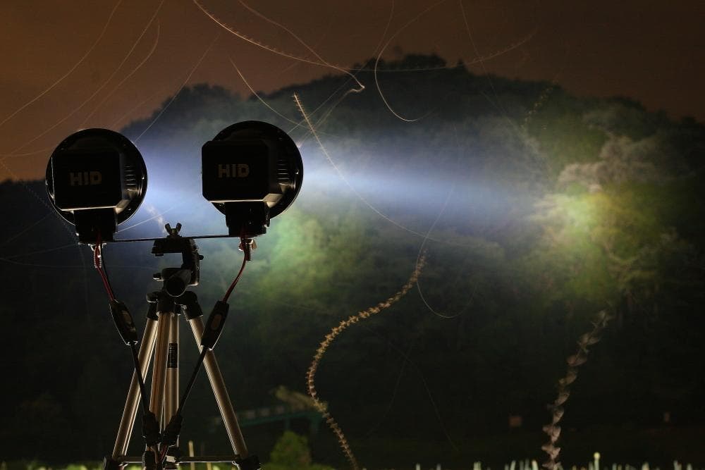 灯火採集 HID2灯ライト 55Ｗ×2 6000Ｋ 紫外線強化 三脚付 灯火採集 HID2灯ライト 55W×2 6000K 紫外線強化 三脚付