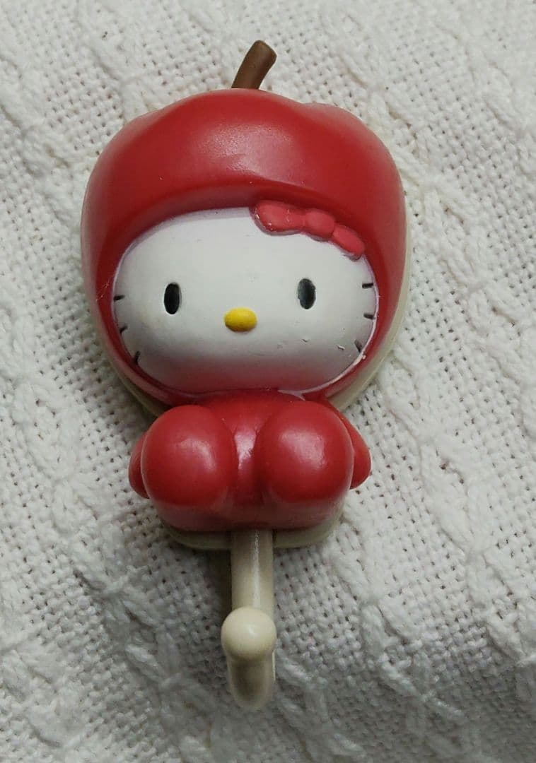 ハローキティ フルーツマグネットフック付き りんご - メルカリ