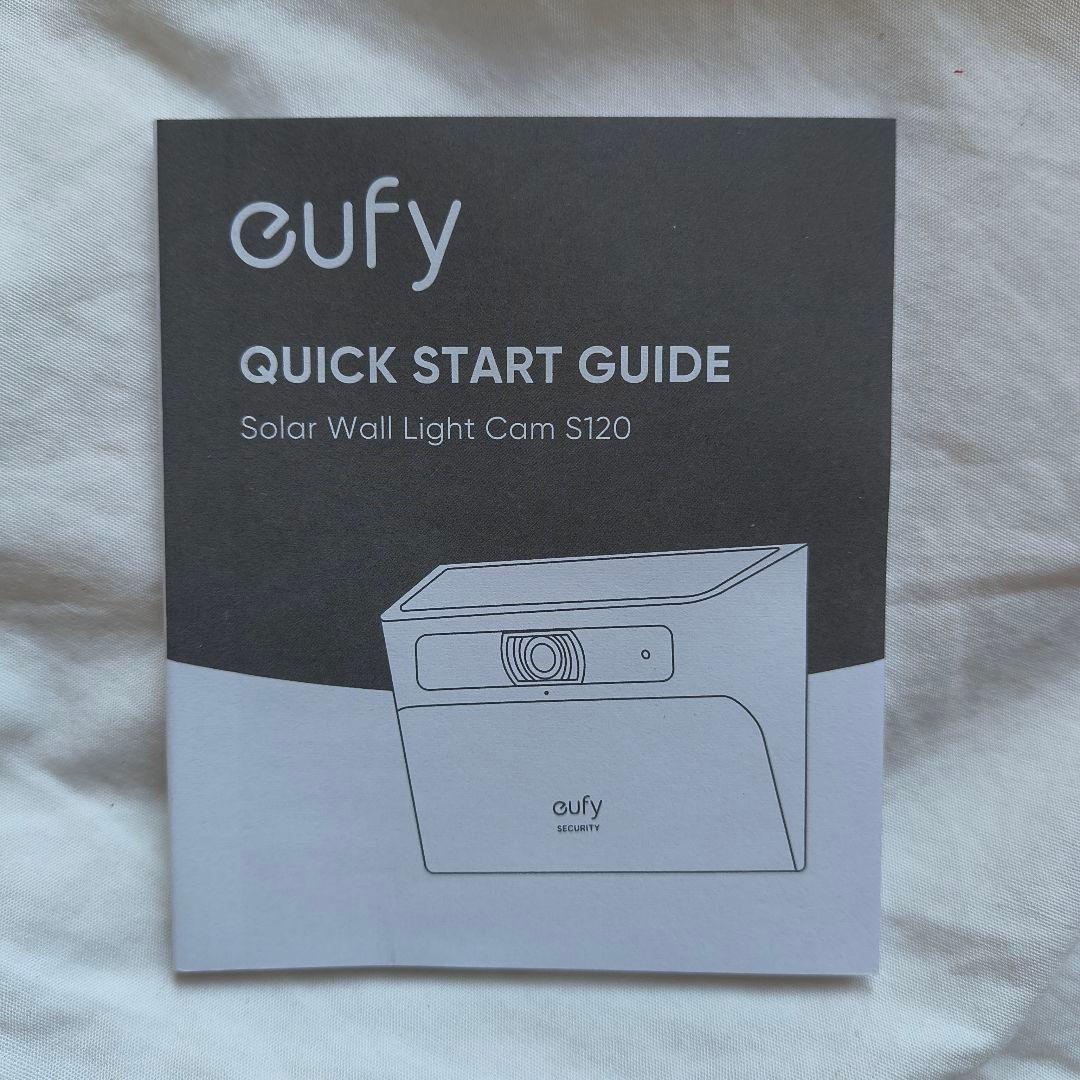 配線不要、ソーラー充電式・ライト一体型防犯カメラ、美品・箱付きの