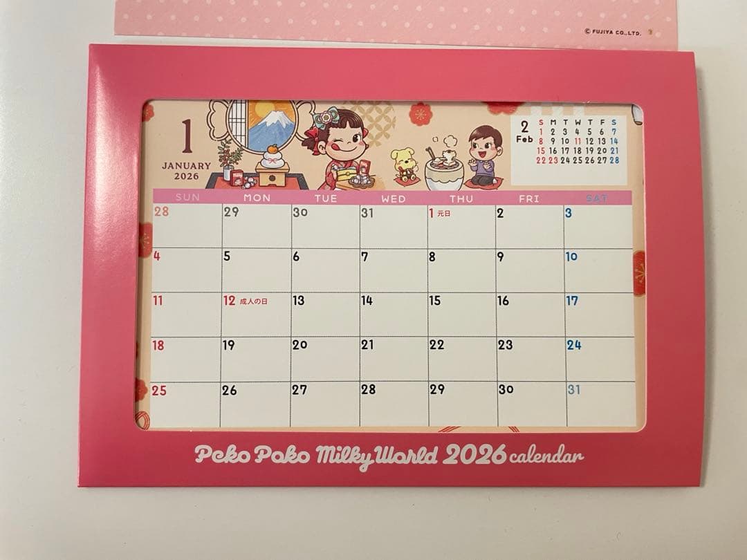 不二家 ペコちゃん 卓上カレンダー 2026 ピンク - メルカリ