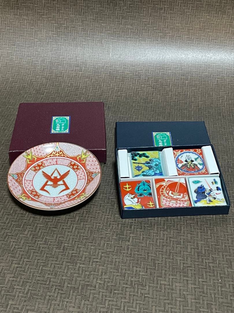 ガンダム　九谷　箸置き　5客　シャアエンブレム豆皿セット 和テイストがクールな『機動戦士ガンダム』デザインの九谷焼！ガンダム