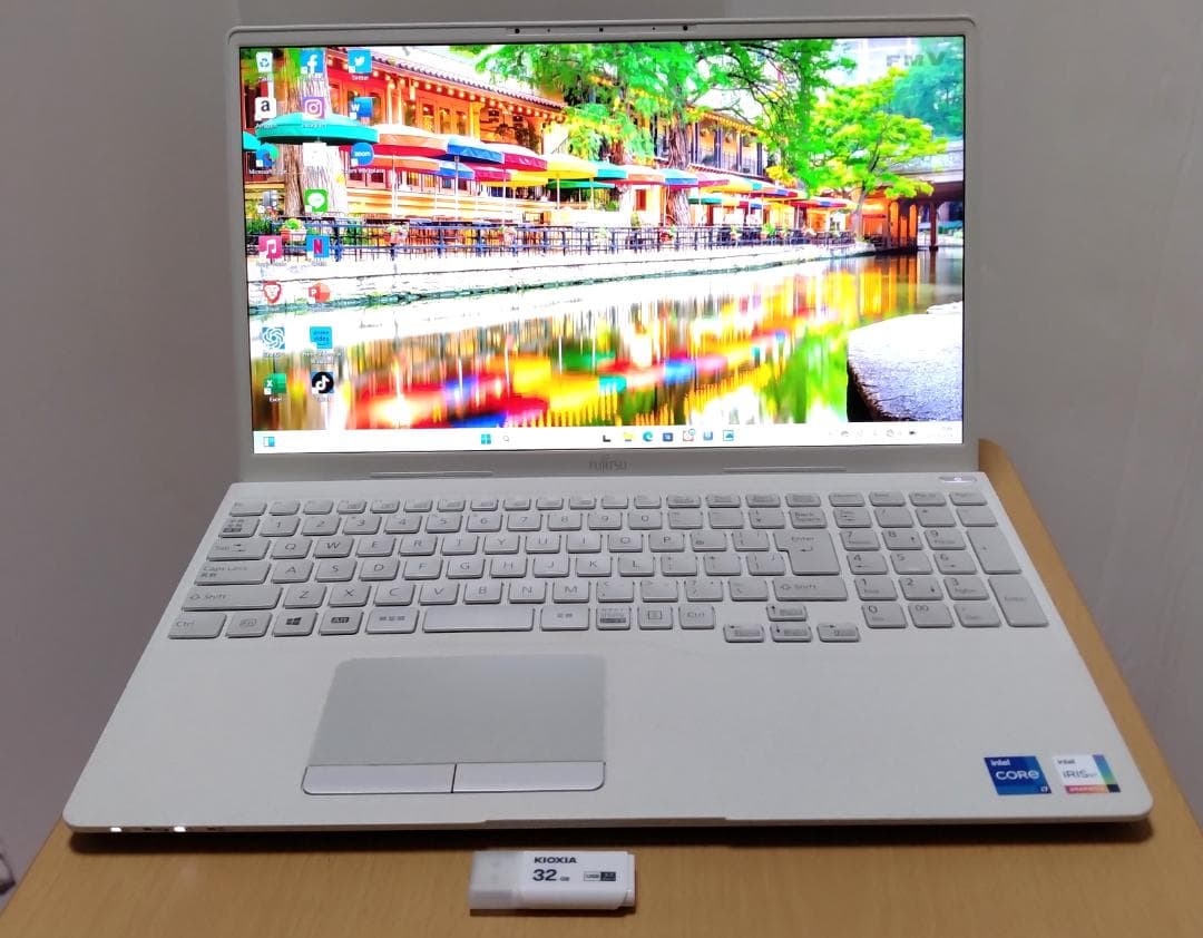 富士通 第11世代 Core i7 SSD1TB/メモリ８GB　軽量 富士通（FUJITSU） 富士通U9310 Intel Core 第10世代Core i7 メモリ