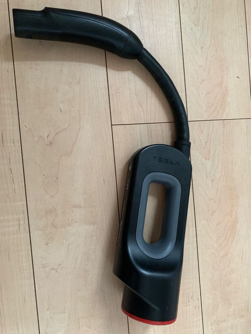 日本製　テスラ　CHAdeMO チャデモアダプター　　アップデート済 テスラが新型「チャデモアダプター」開発を明示／モデルYとモデル3で