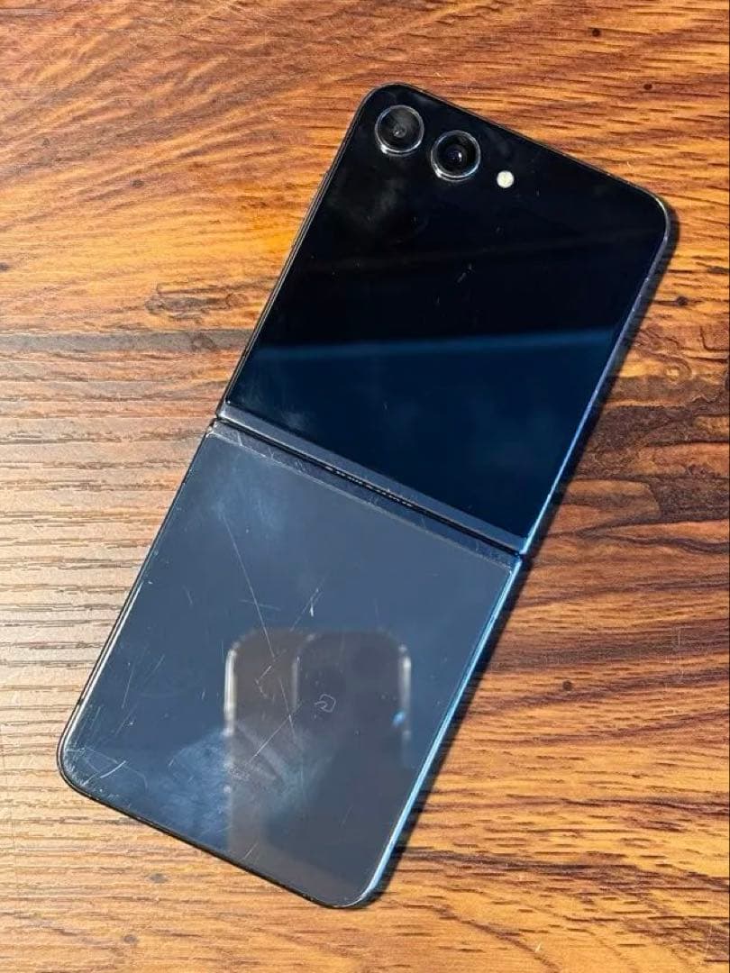 Galaxy Z Flip 5 256GB ブラック au版SIMフリー - メルカリ