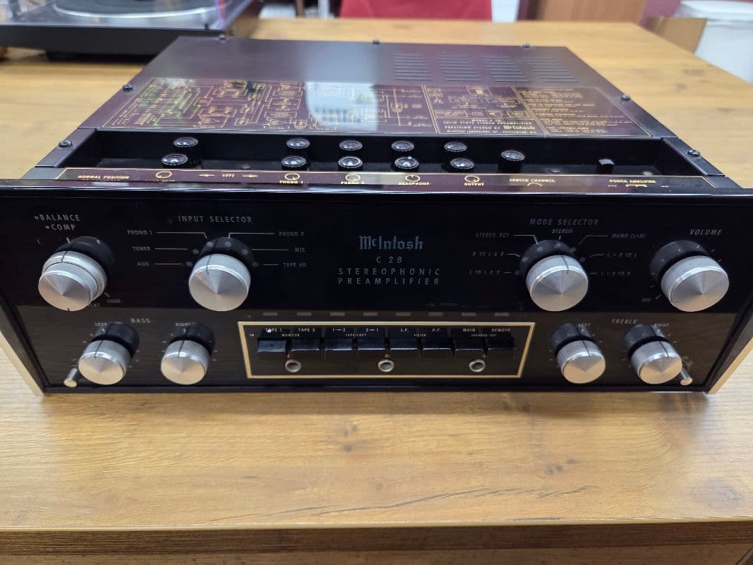 McIntosh C28 プリアンプ McIntosh C28 2-Channel Solid State Preamplifier
