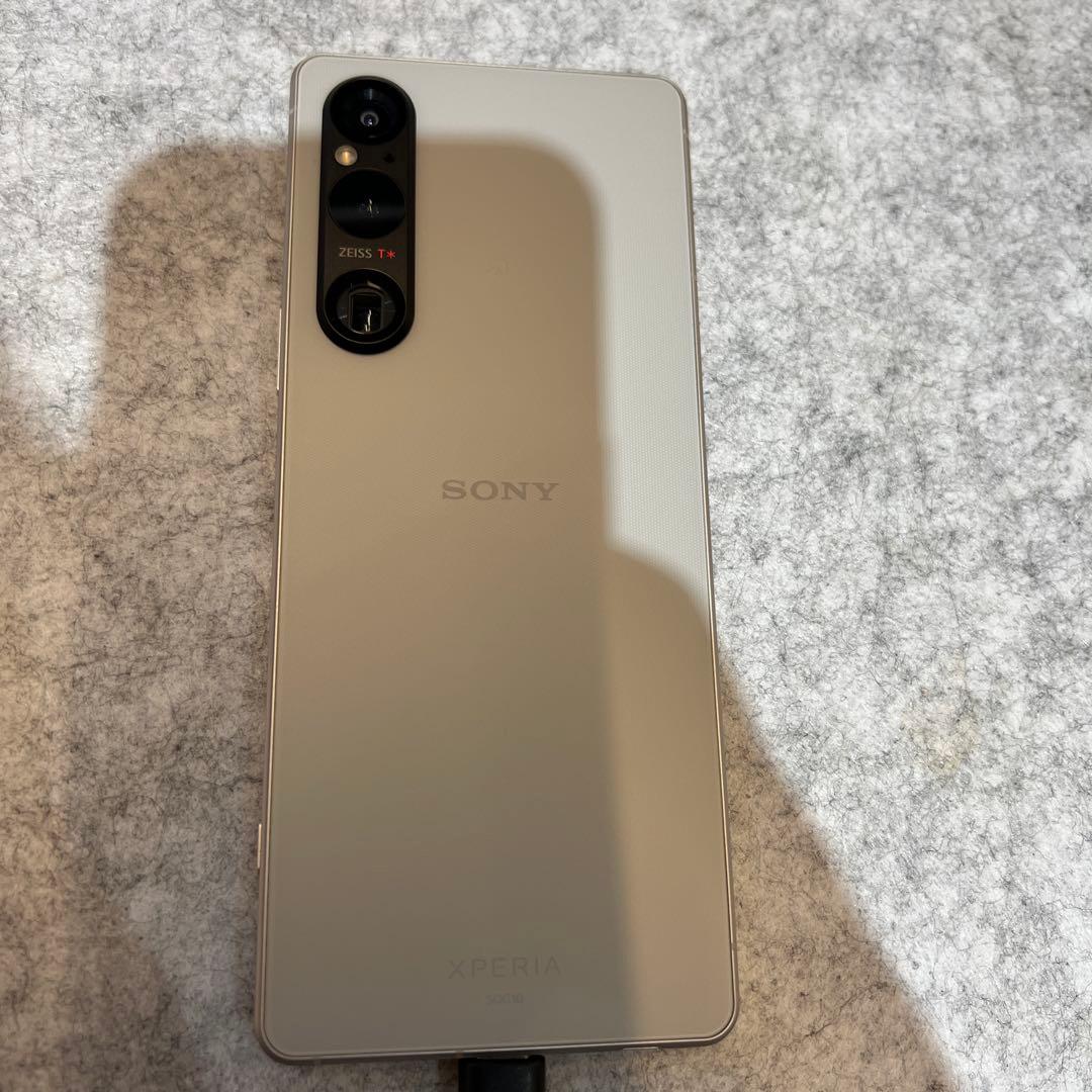 P002 au SIMフリー Xperia 1 V SOG10 - メルカリ