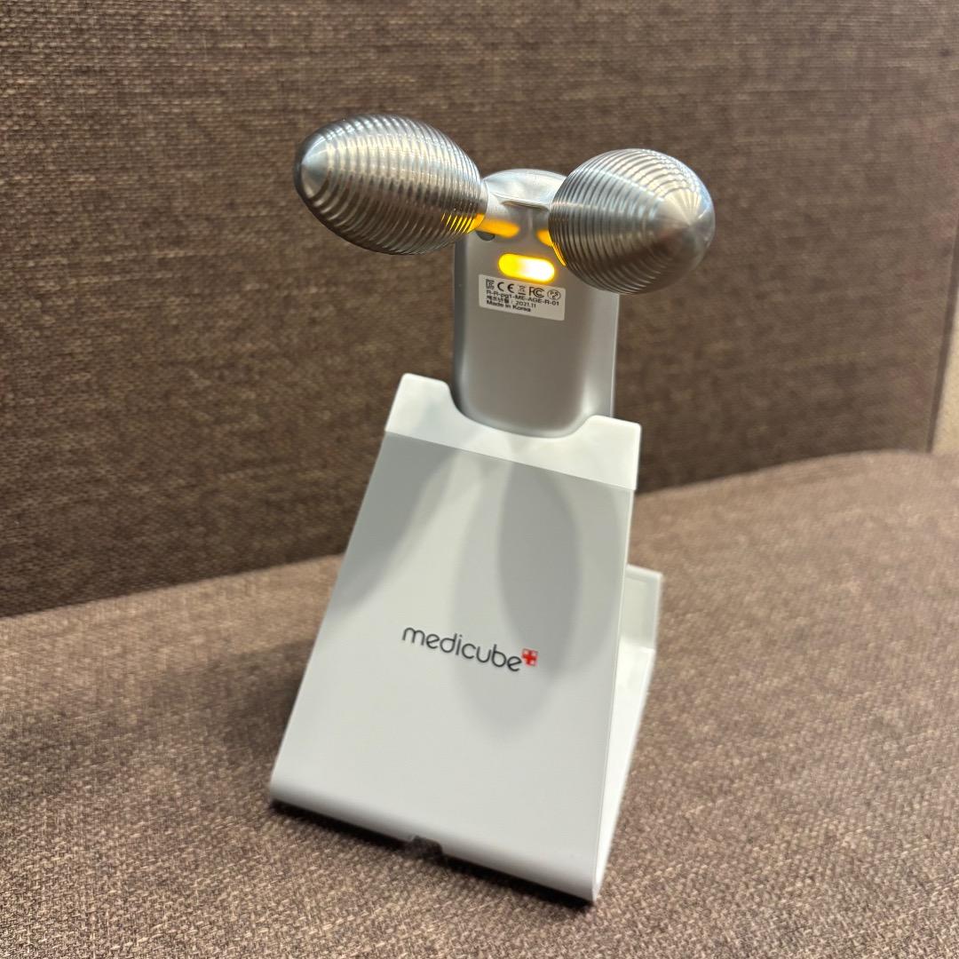 medicube メディキューブ AGE-R EMS ダーマショットスタンド付きの通販