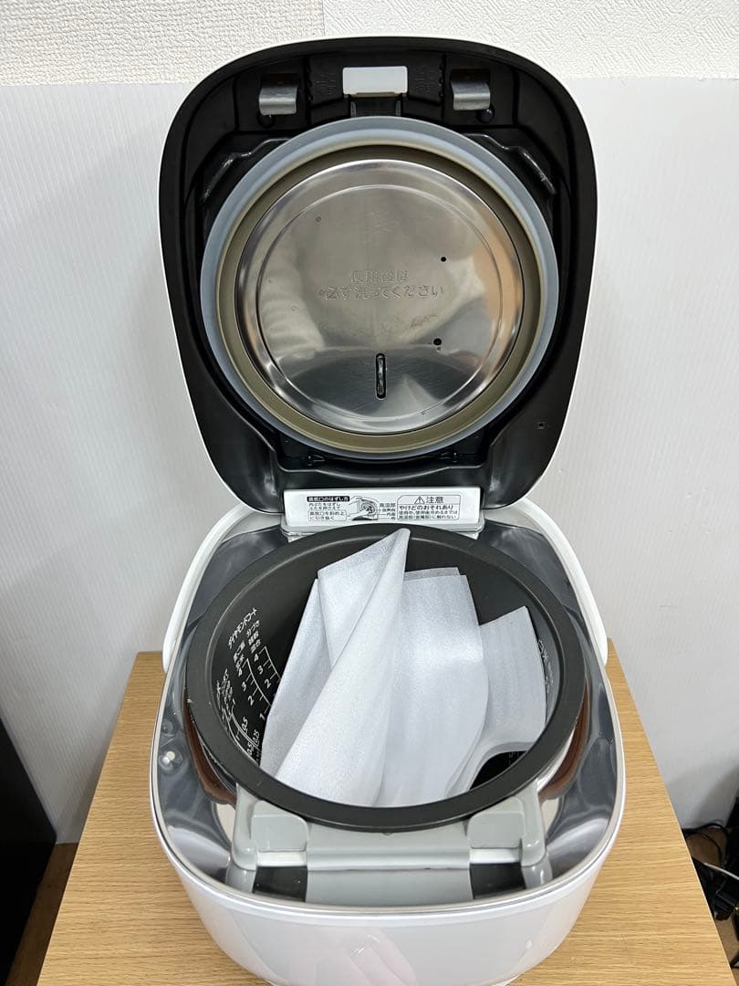 TOSHIBA 真空圧力IH炊飯器 RC-10VST 1.0L 2022年製