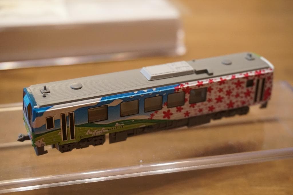 TOMIX製 キハ120系 美祢線 「美祢号ラッピング車両」 M車 - メルカリ