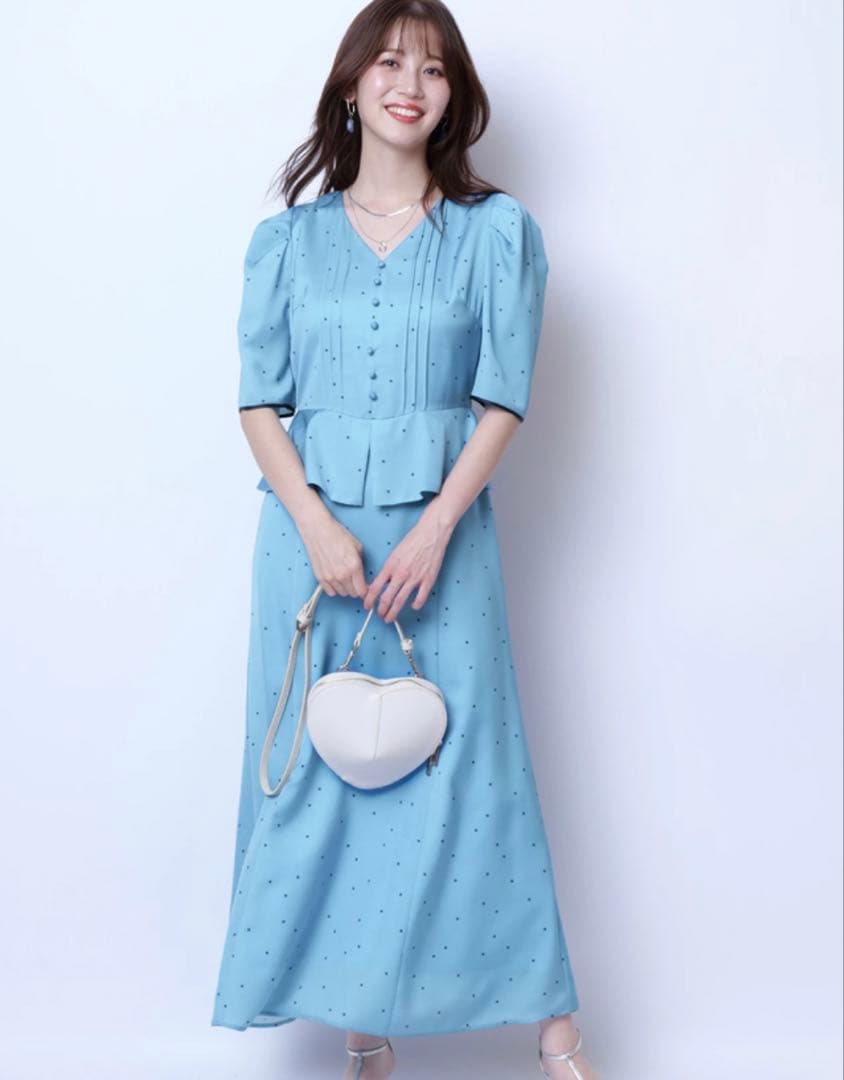 今季新作】JUSGLITTY ペプラムドットナローワンピース - メルカリ