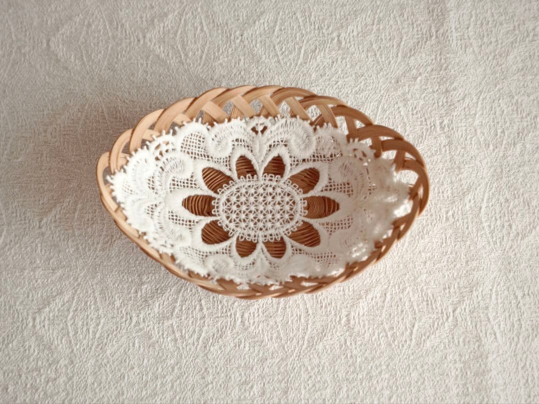 トントトンさま】vintage doily ❀オーバルが可愛い レースドイリー