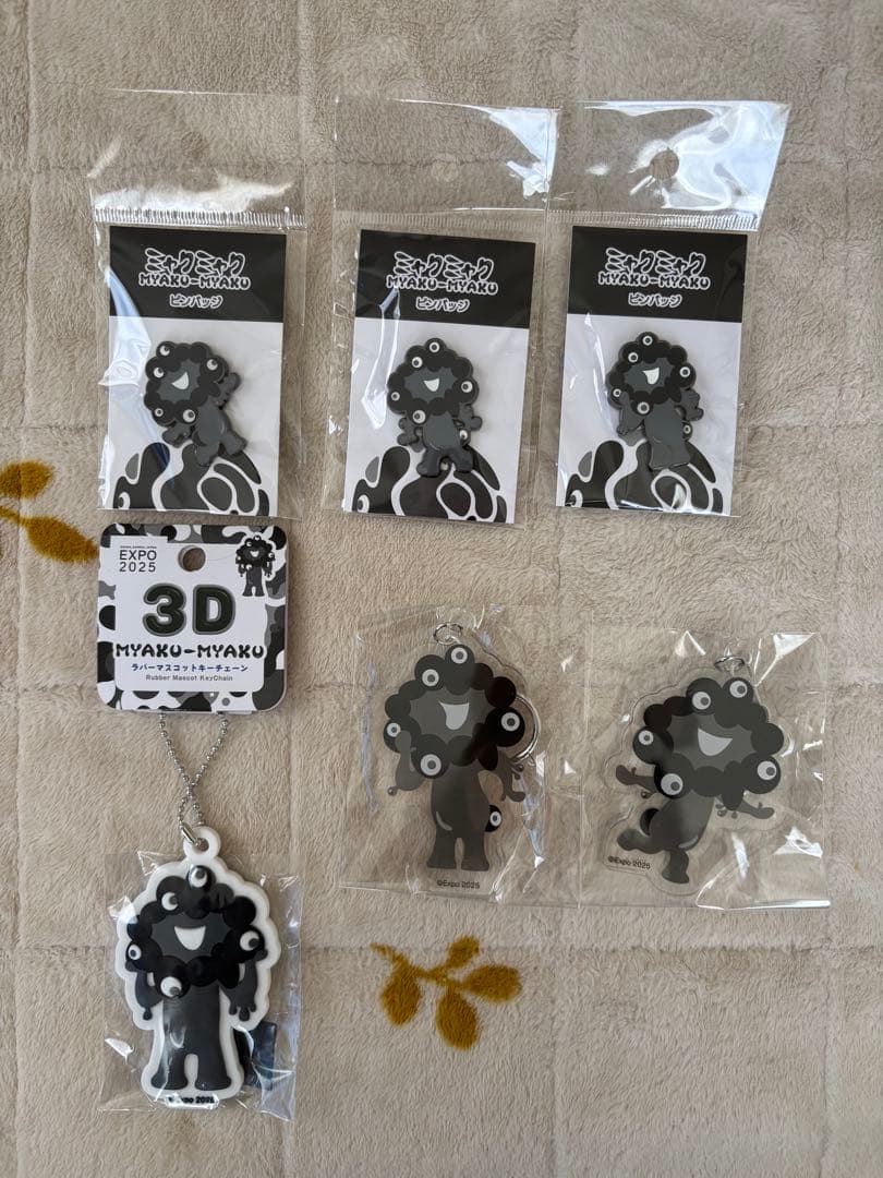 黒ミャクミャクピンバッジ➕ラバーマスコットチェーン➕アクリルキーホルダー 2025大阪・関西万博】黒ミャクミャクの新商品「アクキー、ピンバッジ