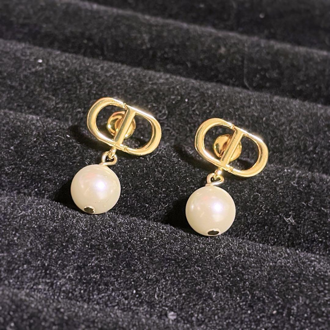 Petit CD ピアス - メルカリ