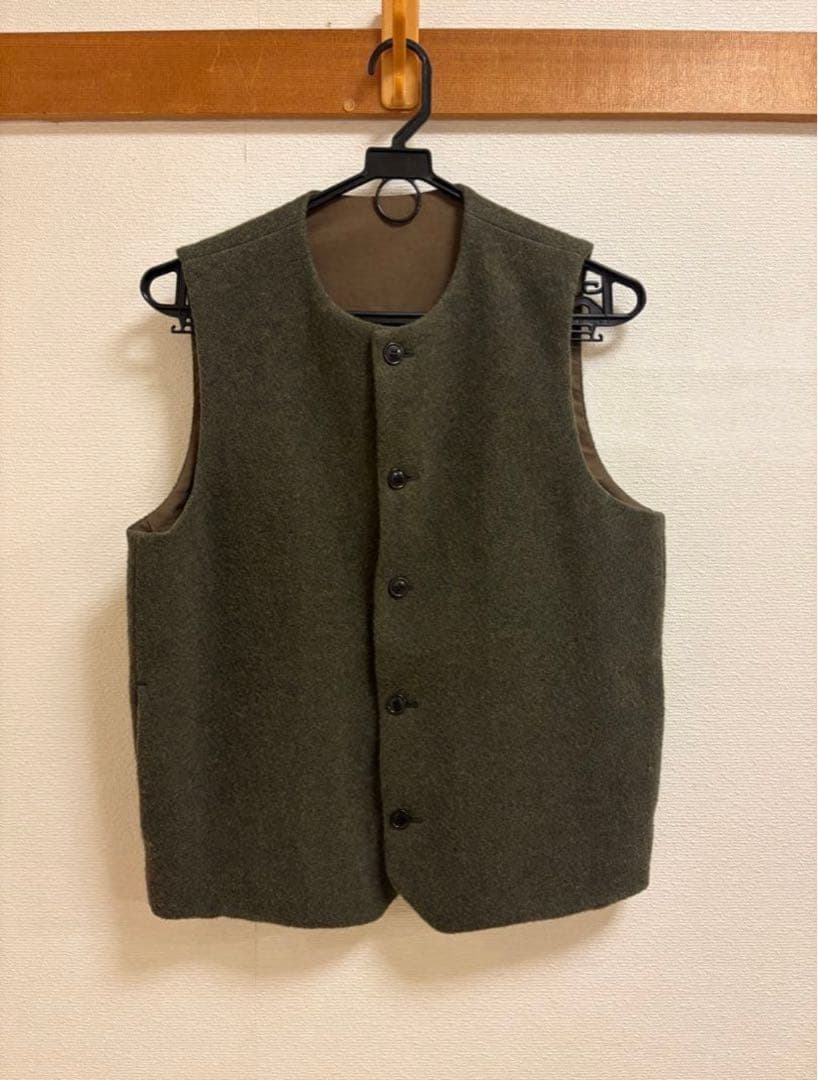 《nest Robe CONFECT》ウールマッサークルーネックベスト カーキ