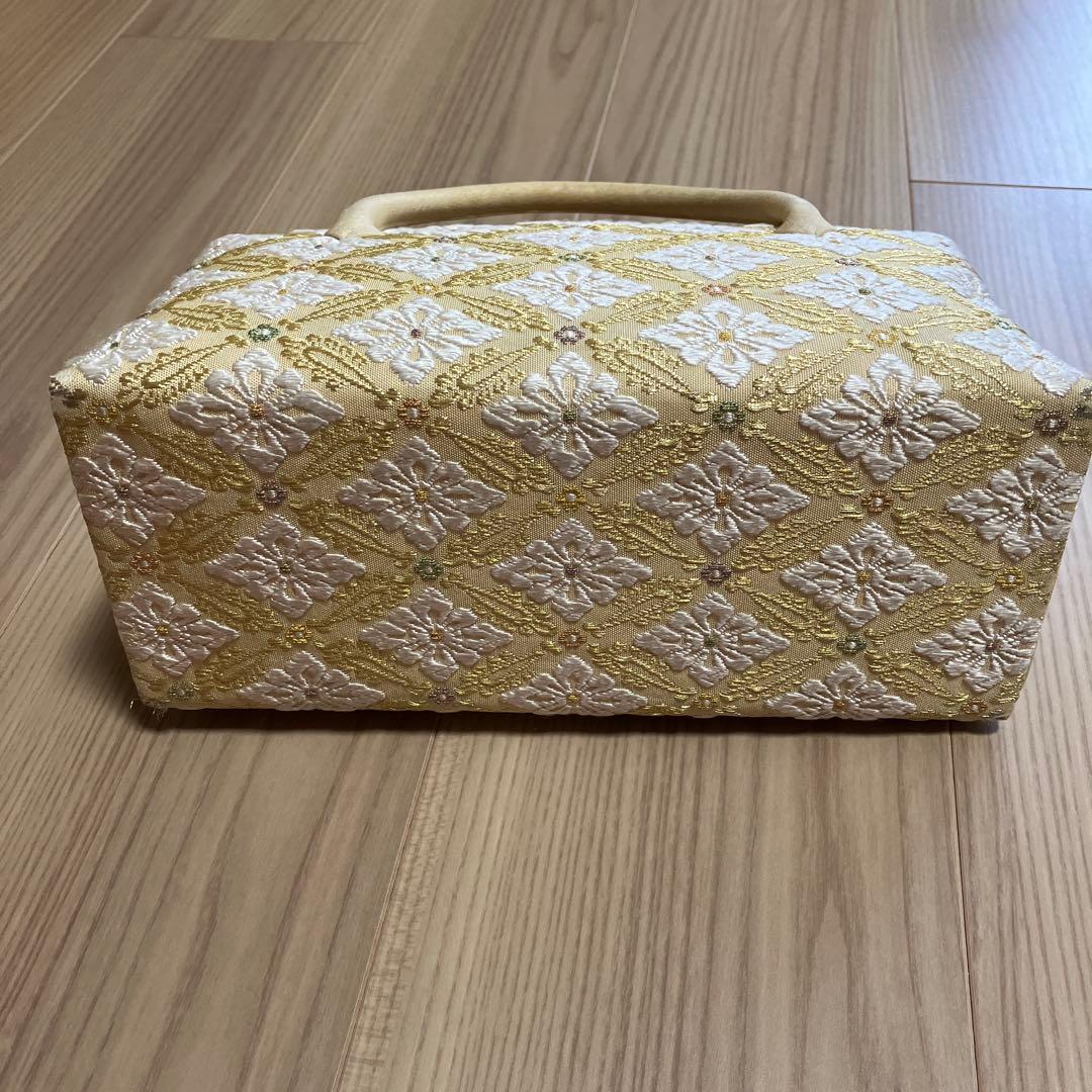 刺繍入りベージュ和装用バッグ 老舗京都伊澤屋