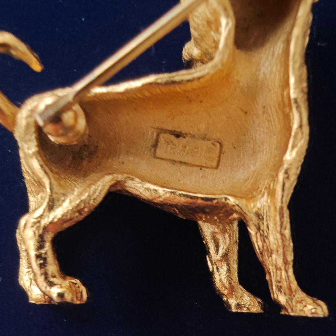 ヴィンテージtrifari チワワ ゴールドメタルブローチ 犬 dog