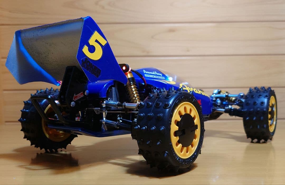 タミヤRCアバンテ (2011)LEDライト付プロポ＆バッテリー充電器付完成品