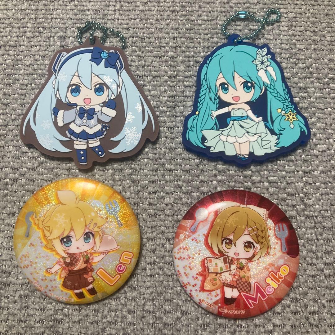 雪ミク2021・2024 アクリルキーホルダーとバッジセット - メルカリ