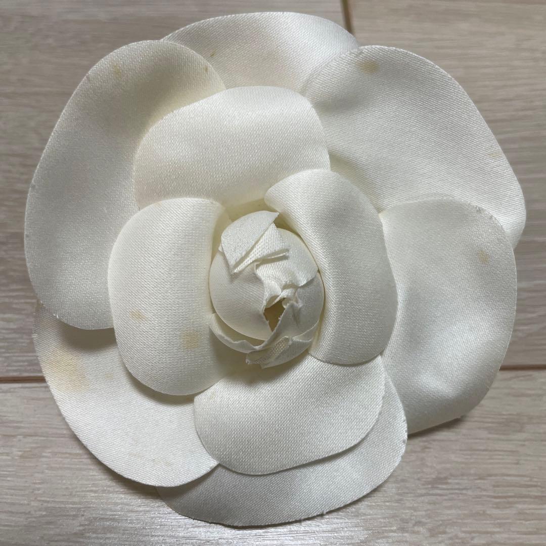 CHANEL シャネル カメリアコサージュ - メルカリ