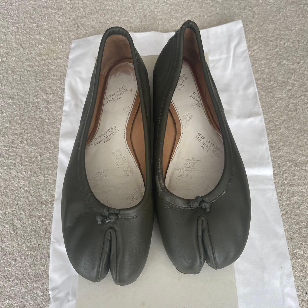 マルジェラ タビ バレエ カーキ - メルカリ