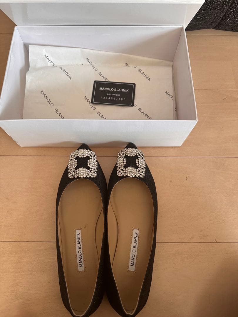 MANOLO BLAHNIK ビジュー付きフラットシューズ 38 - メルカリ