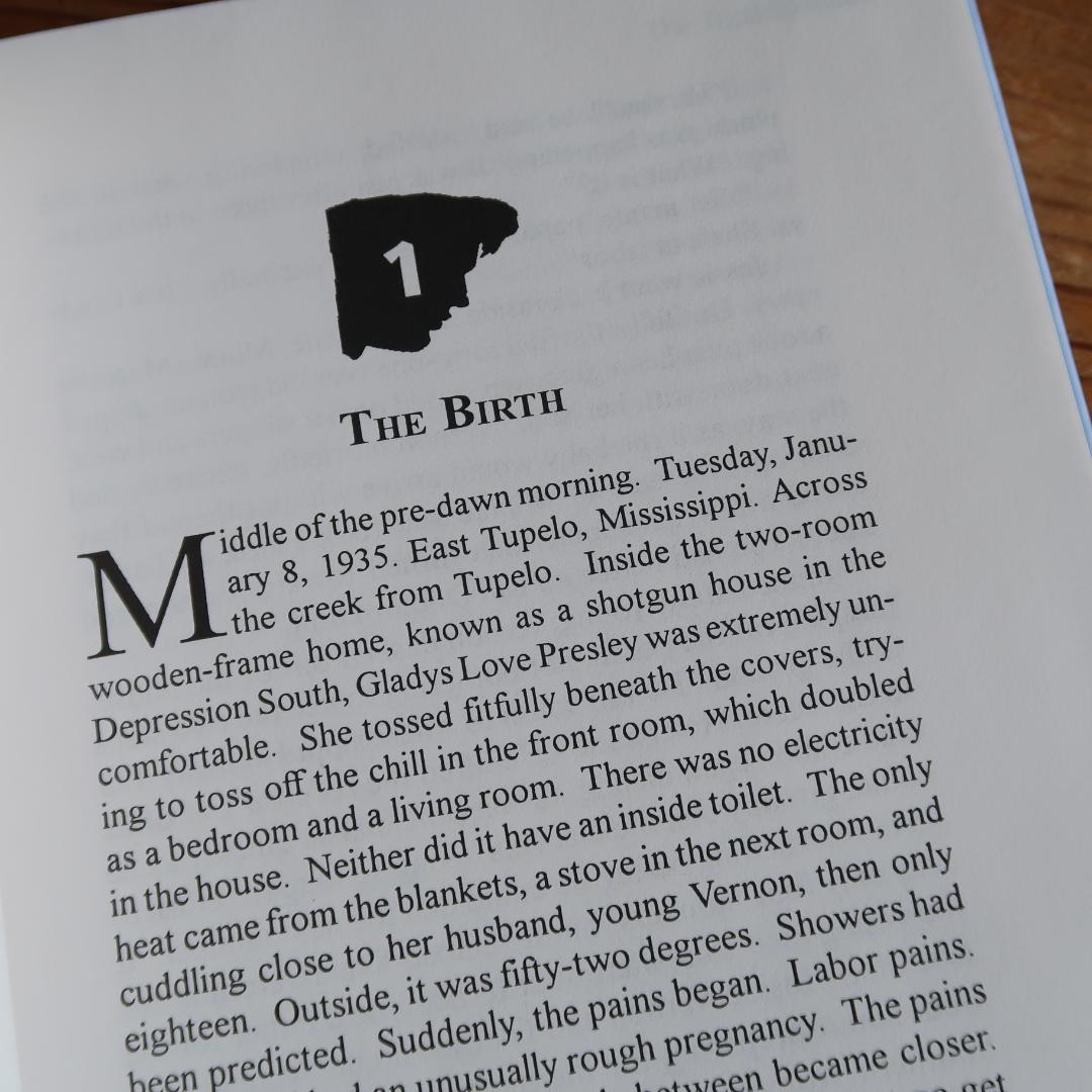 セール！ 洋書『 エルビス・プレスリー：幼少テューペロ時代』著者