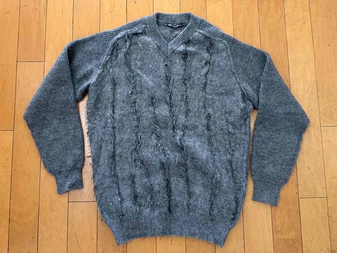 ISSEY MIYAKE MEN 起毛デザイン Vネックニット グレー 日本製3 ISSEY MIYAKE MEN 起毛デザイン Vネックニット グレー 日本製3 - メルカリ