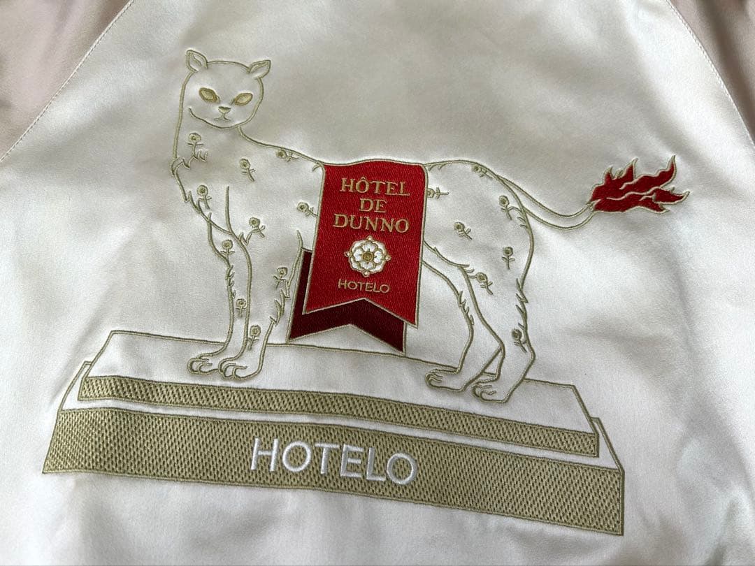 HOTELO スカジャン リバーシブル 赤 白 刺繍 - メルカリ