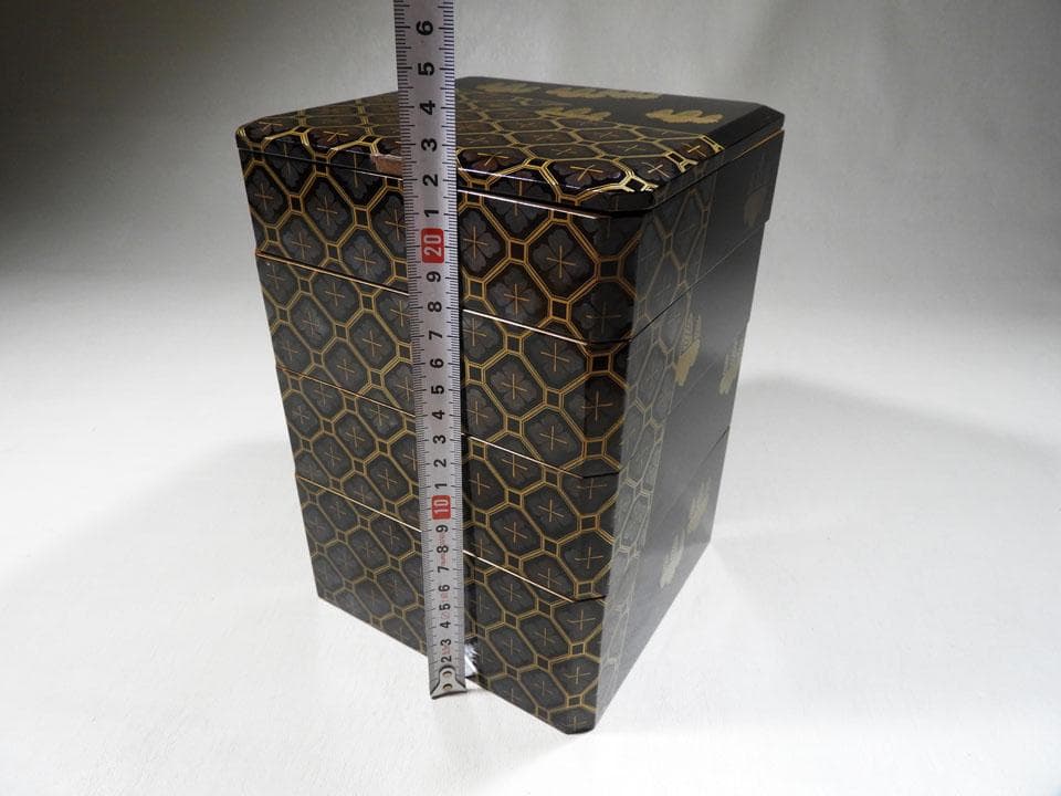 ○小さい 四段重箱 時代蒔絵 嵯峨桐 小紋尽くし 家紋 小重箱 片手の