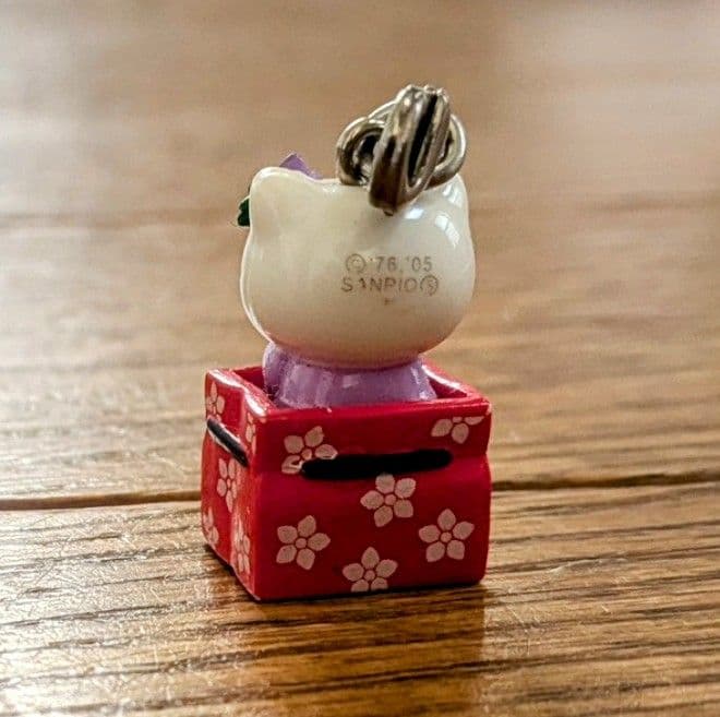 ご当地キティ 山梨県 信玄餅キティちゃん ファスナーマスコット - メルカリ