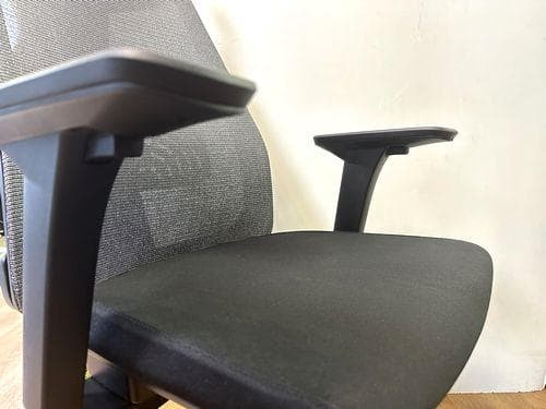 J【中古品】イトーキ サリダチェア YL8 可動肘付 YL8-SGBL-AEL - メルカリ