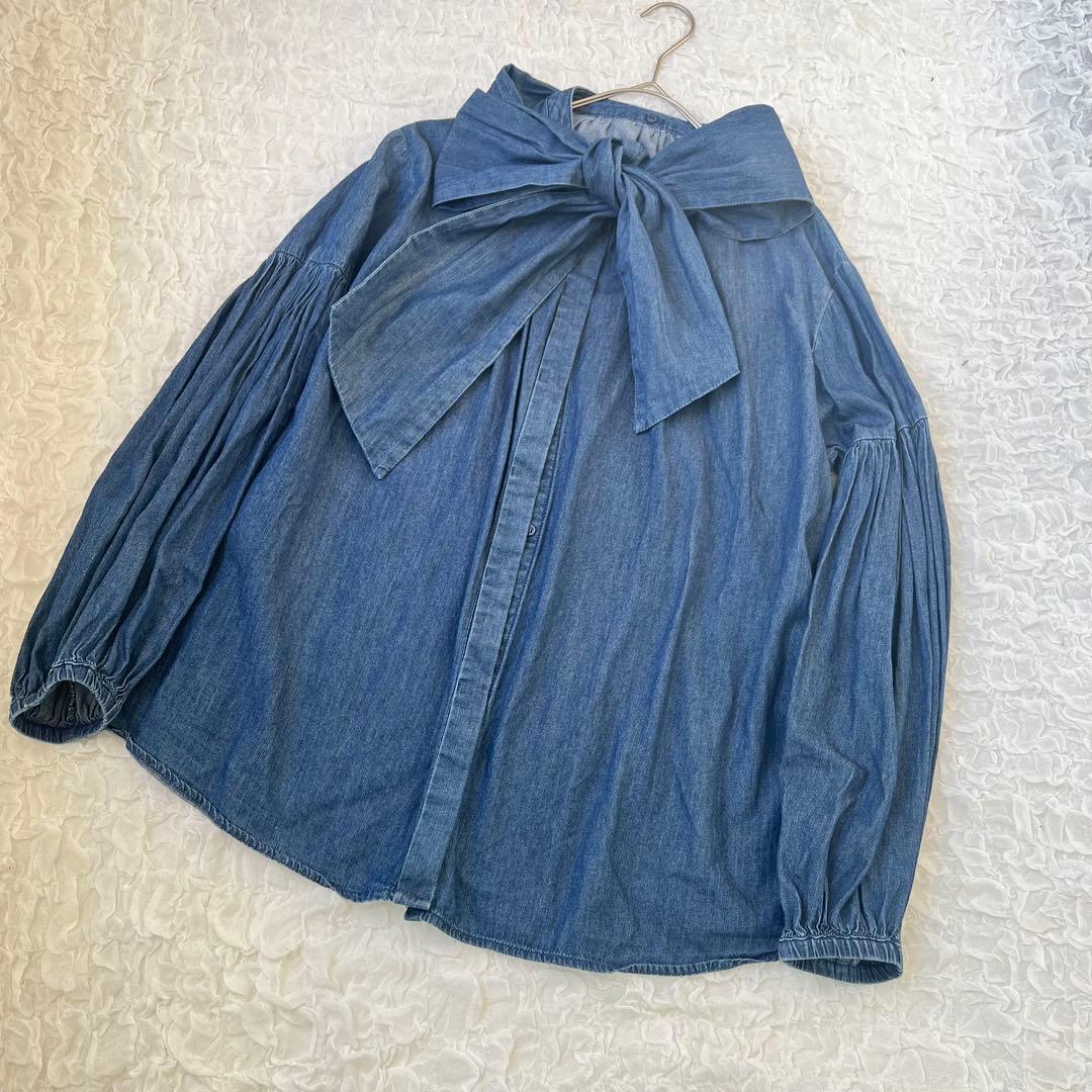 ミラオーウェン ボウタイ付き袖ボリュームデニムブラウス 2way Mila Owen（ミラオーウェン）の「ボウタイ付き袖ボリュームデニム