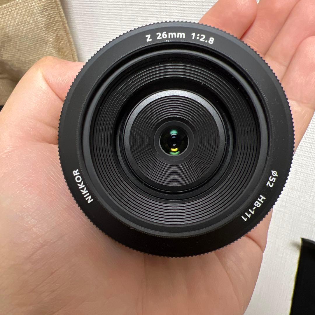 NIKKOR Z 26mm f/2.8 ＋レンズフィルター付き ニコン NIKKOR Z 26mm f/2.8開発者インタビュー｜常に持ち歩きたいを