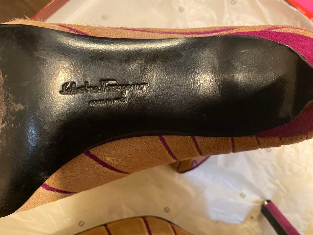 フェラガモ ベージュ&フューシャピンクショートブーツ(実家保管品