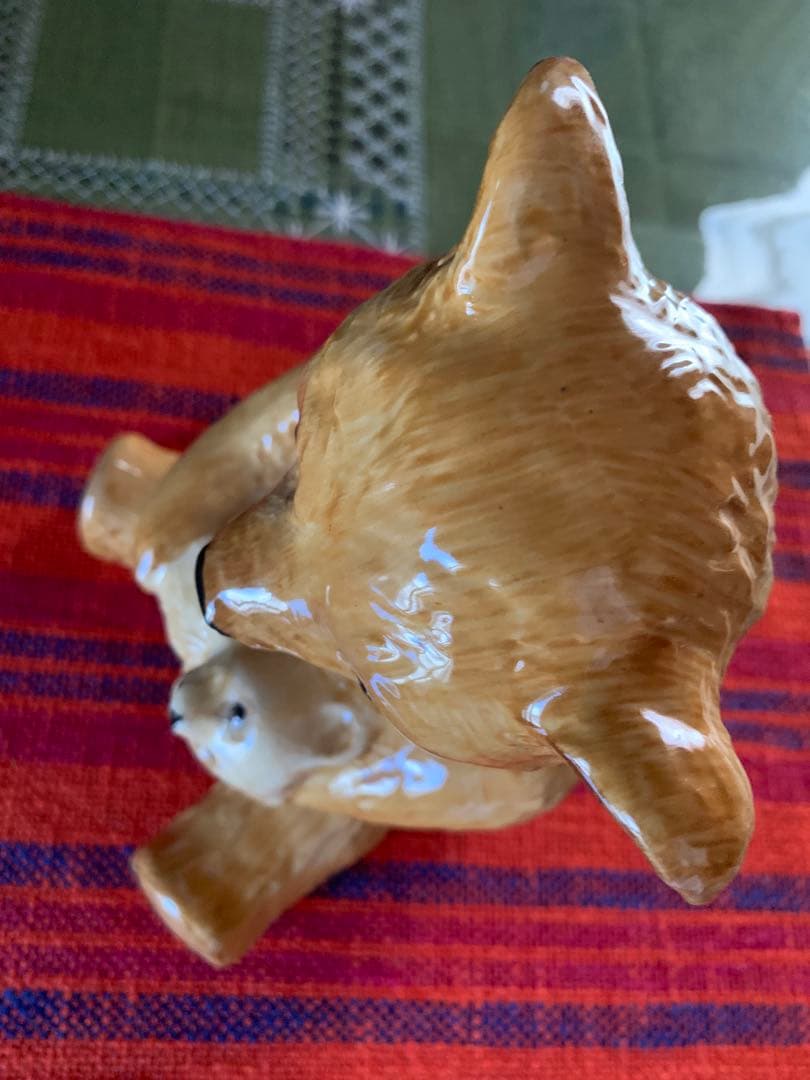 イギリスアンティーク クマさんがクマちゃんを抱っこしてるレアな陶器