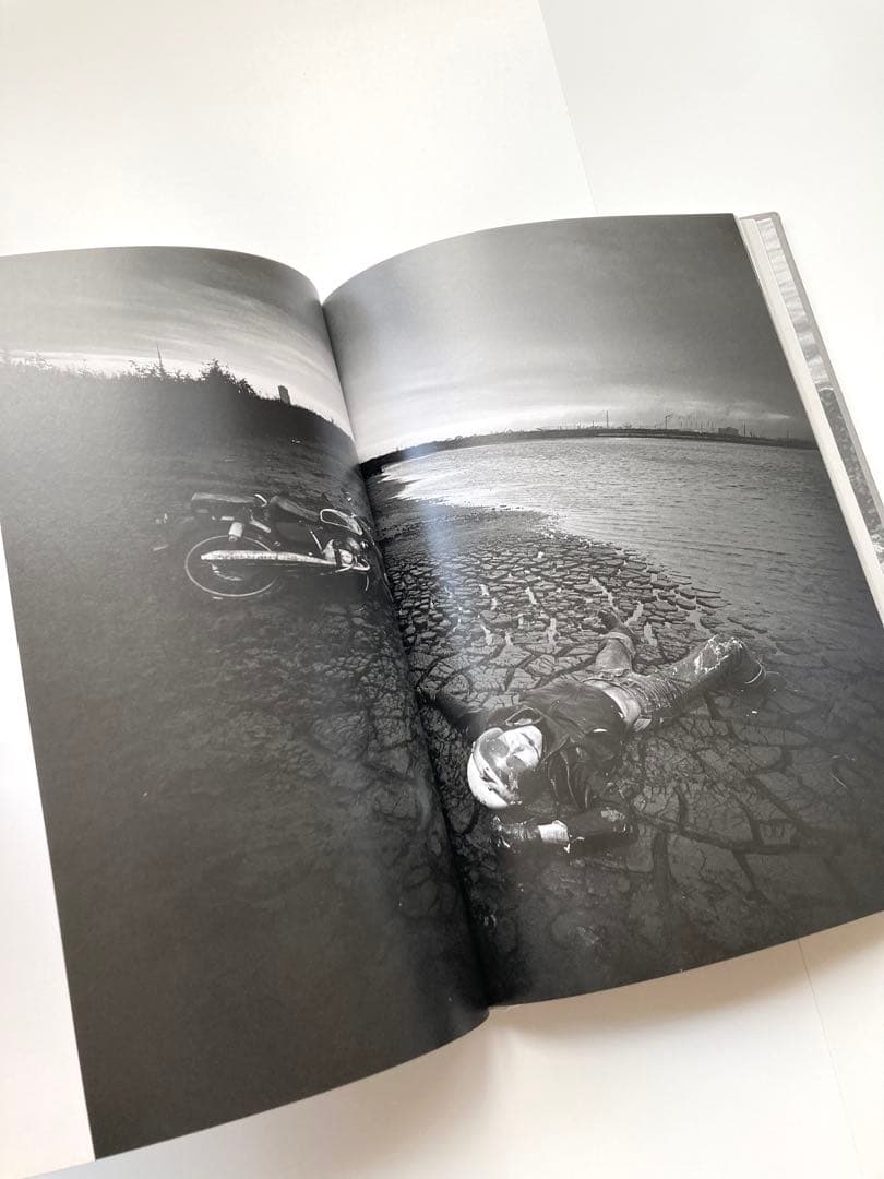 篠山紀信 写真集「三島由紀夫 男の死 THE DEATH OF THE MAN」 - メルカリ