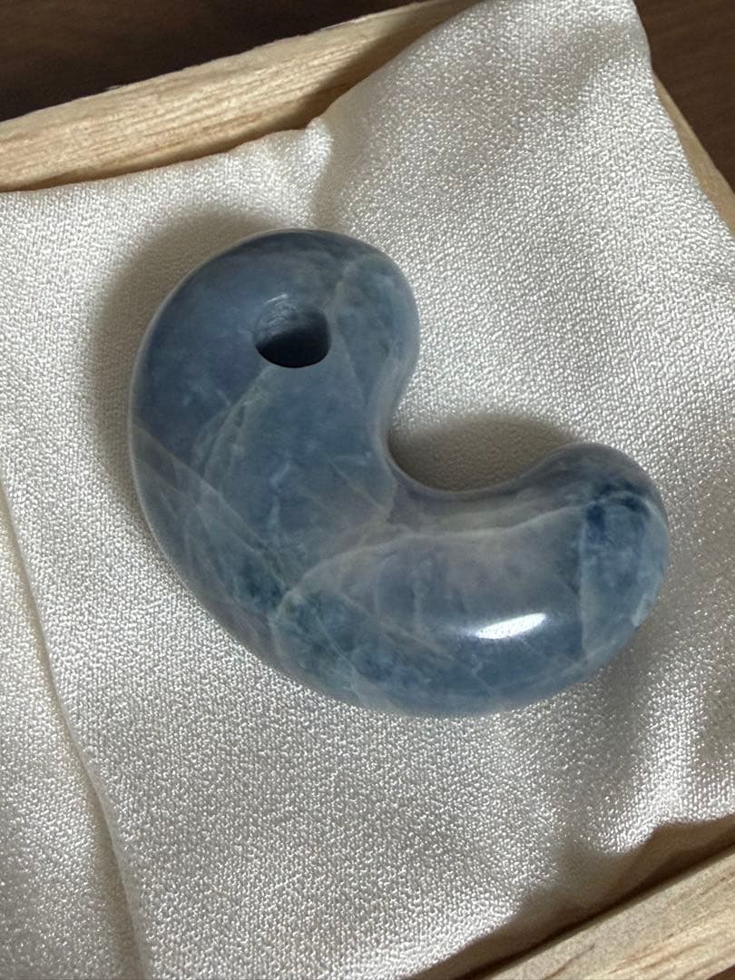 【55g】糸魚川翡翠 コン沢 青翡翠 入コン沢 勾玉 ひすい 大勾玉 勾玉／青色（入コン沢）ヒスイ | 糸魚川翡翠工房こたき