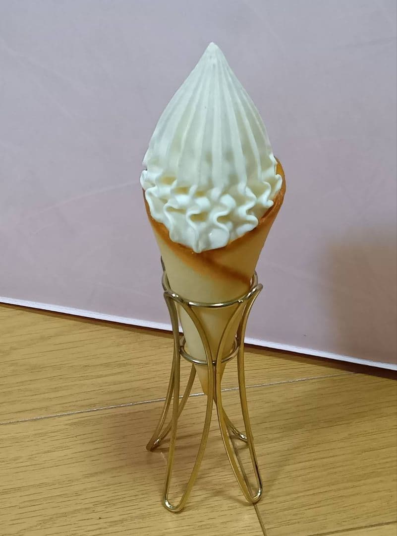 クレミア ソフトクリーム置物 スタンド付② - メルカリ