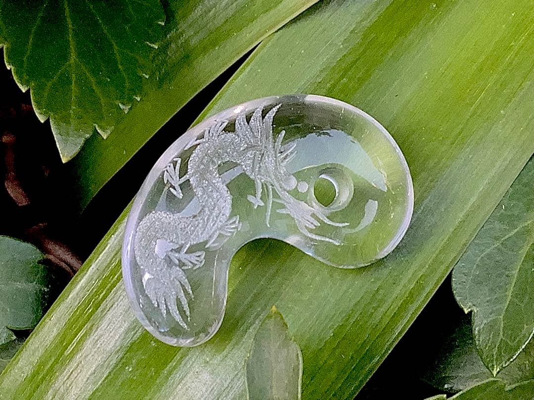 ✳ 【 彫り師*秀峯作雲龍彫り ]乙女水晶勾玉 限定数量*極上縁起勾玉