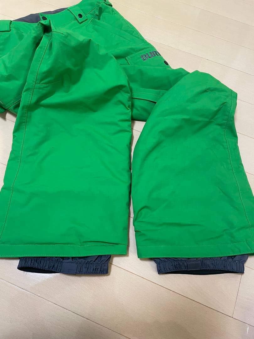 バートン キッズ 迷彩フード付きウェアと緑色パンツセット